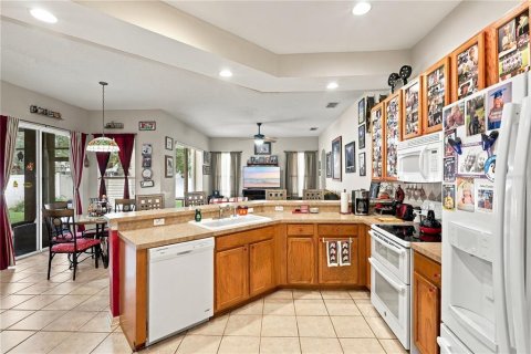 House in Orlando, Florida 4 bedrooms, 236.62 sq.m. № 2415167 - photo 12