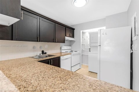 Copropriété à louer à Tamarac, Floride: 2 chambres, 88.16 m2 № 2154928 - photo 3
