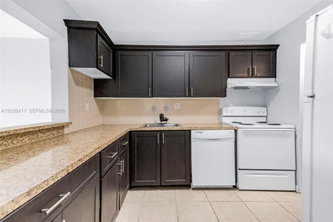 Condo à Tamarac, Floride, 2 chambres  № 2154928