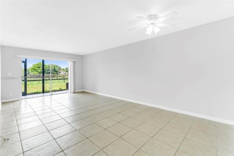 Copropriété à louer à Tamarac, Floride: 2 chambres, 88.16 m2 № 2154928 - photo 9