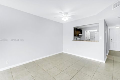 Copropriété à louer à Tamarac, Floride: 2 chambres, 88.16 m2 № 2154928 - photo 7