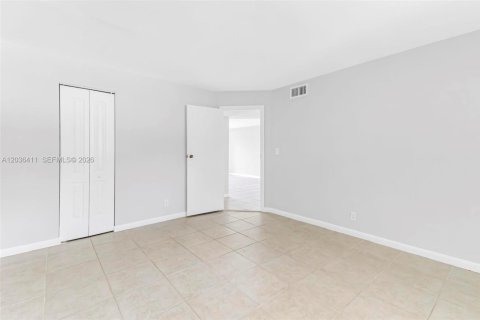 Copropriété à louer à Tamarac, Floride: 2 chambres, 88.16 m2 № 2154928 - photo 11