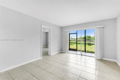 Copropriété à louer à Tamarac, Floride: 2 chambres, 88.16 m2 № 2154928 - photo 8