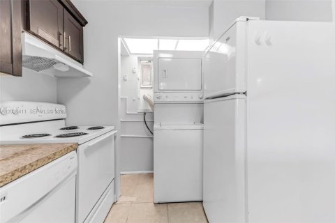 Copropriété à louer à Tamarac, Floride: 2 chambres, 88.16 m2 № 2154928 - photo 4