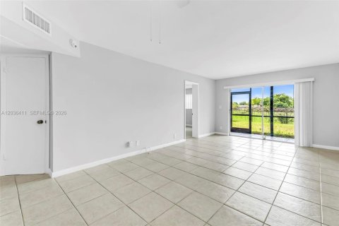 Copropriété à louer à Tamarac, Floride: 2 chambres, 88.16 m2 № 2154928 - photo 10