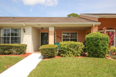 Casa en venta en New Port Richey, Florida, 2 dormitorios, 123.19 m2 № 1591656 - foto 1