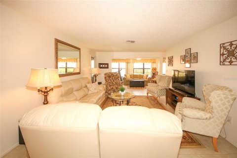 Casa en venta en New Port Richey, Florida, 2 dormitorios, 123.19 m2 № 1591656 - foto 4