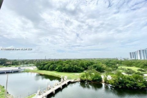 Condominio en venta en North Miami Beach, Florida, 1 dormitorio, 87.05 m2 № 2077065 - foto 20