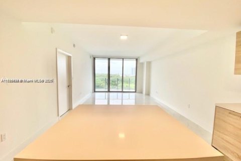 Condominio en venta en North Miami Beach, Florida, 1 dormitorio, 87.05 m2 № 2077065 - foto 11