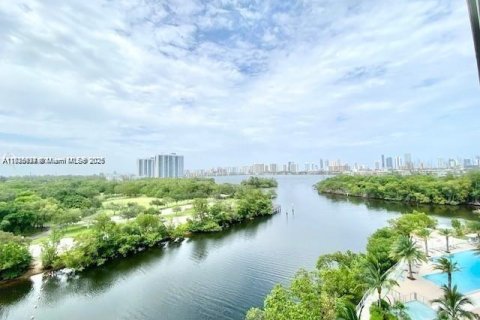 Condominio en North Miami Beach, Florida, 1 dormitorio  № 2077065