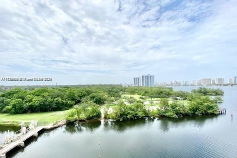 Condominio en venta en North Miami Beach, Florida, 1 dormitorio, 87.05 m2 № 2077065 - foto 19