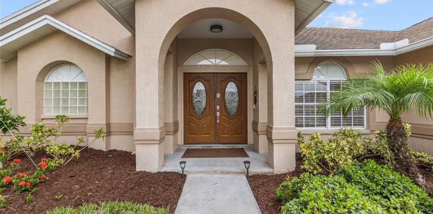 House in Lutz, Florida 3 bedrooms, 166.76 sq.m. № 2287254