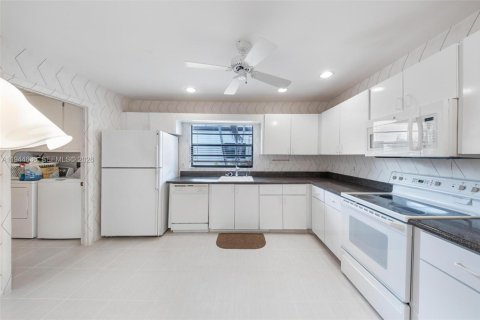 Купить виллу или дом в Бока-Ратон, Флорида 3 спальни, 184.5м2, № 2056792 - фото 27