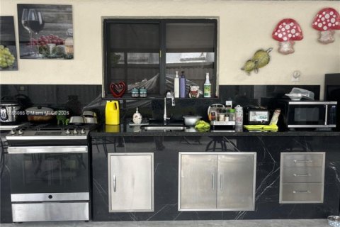 House in Miami Gardens, Florida 3 bedrooms, 120.96 sq.m. № 1878564 - photo 12