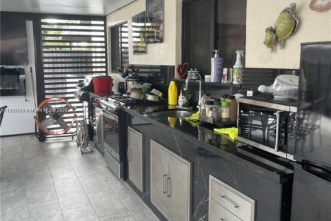 House in Miami Gardens, Florida 3 bedrooms, 120.96 sq.m. № 1878564 - photo 17