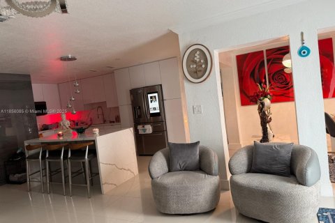 House in Miami Gardens, Florida 3 bedrooms, 120.96 sq.m. № 1878564 - photo 15