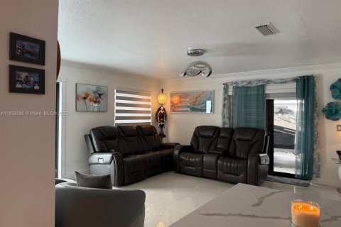 House in Miami Gardens, Florida 3 bedrooms, 120.96 sq.m. № 1878564 - photo 27