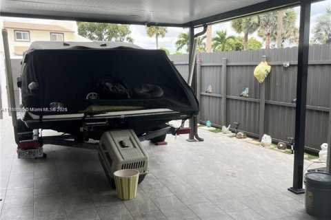 House in Miami Gardens, Florida 3 bedrooms, 120.96 sq.m. № 1878564 - photo 11