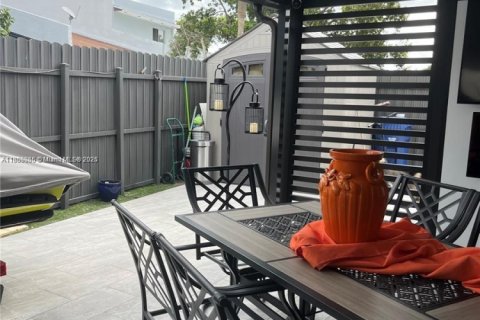 House in Miami Gardens, Florida 3 bedrooms, 120.96 sq.m. № 1878564 - photo 14