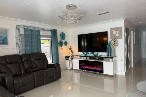 House in Miami Gardens, Florida 3 bedrooms, 120.96 sq.m. № 1878564 - photo 25