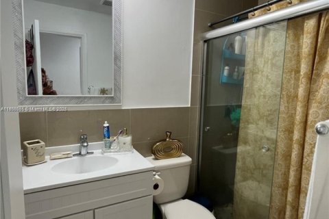 House in Miami Gardens, Florida 3 bedrooms, 120.96 sq.m. № 1878564 - photo 7