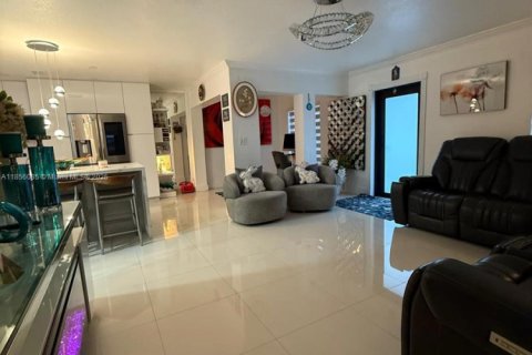 House in Miami Gardens, Florida 3 bedrooms, 120.96 sq.m. № 1878564 - photo 30