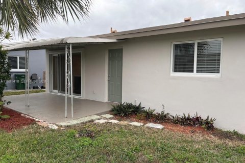 Купить виллу или дом в Тамарак, Флорида 4 комнаты, 80.27м2, № 2006497 - фото 12