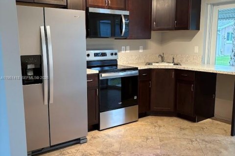 Купить виллу или дом в Тамарак, Флорида 4 комнаты, 80.27м2, № 2006497 - фото 4