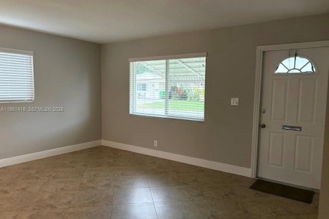 Купить виллу или дом в Тамарак, Флорида 4 комнаты, 80.27м2, № 2006497 - фото 2