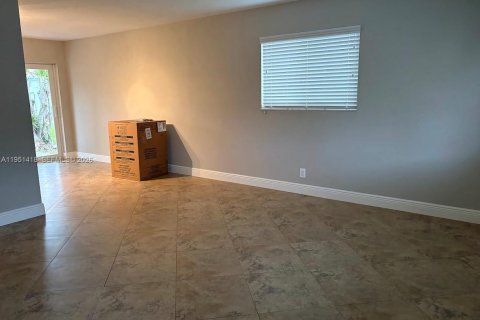 Купить виллу или дом в Тамарак, Флорида 4 комнаты, 80.27м2, № 2006497 - фото 3