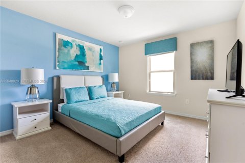 House in Kissimmee, Florida 7 bedrooms, 307.88 sq.m. № 2008446 - photo 28