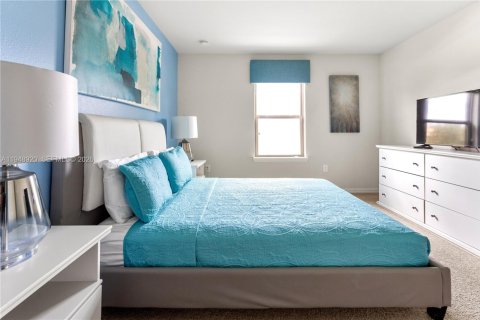 House in Kissimmee, Florida 7 bedrooms, 307.88 sq.m. № 2008446 - photo 30