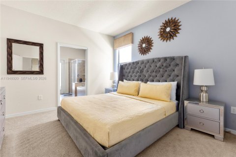 House in Kissimmee, Florida 7 bedrooms, 307.88 sq.m. № 2008446 - photo 10