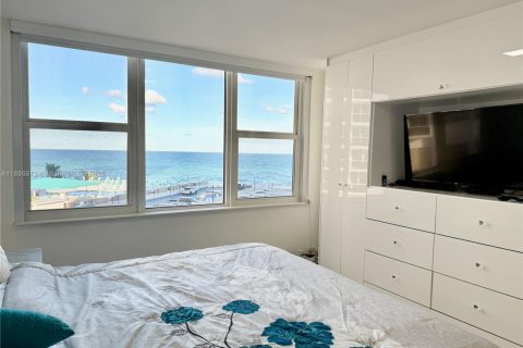 Condominio en alquiler en Hallandale Beach, Florida, 1 dormitorio, 77.29 m2 № 1950283 - foto 26