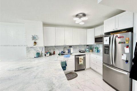 Condominio en alquiler en Hallandale Beach, Florida, 1 dormitorio, 77.29 m2 № 1950283 - foto 11