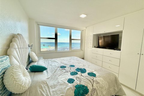 Condominio en alquiler en Hallandale Beach, Florida, 1 dormitorio, 77.29 m2 № 1950283 - foto 25