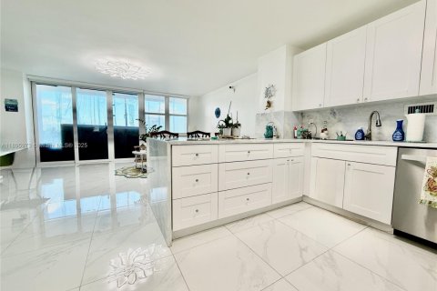 Condominio en alquiler en Hallandale Beach, Florida, 1 dormitorio, 77.29 m2 № 1950283 - foto 18