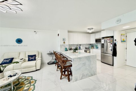 Condominio en alquiler en Hallandale Beach, Florida, 1 dormitorio, 77.29 m2 № 1950283 - foto 15