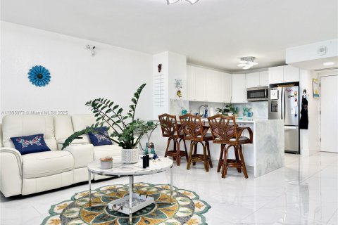 Condominio en alquiler en Hallandale Beach, Florida, 1 dormitorio, 77.29 m2 № 1950283 - foto 5