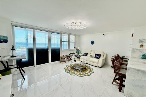 Condominio en alquiler en Hallandale Beach, Florida, 1 dormitorio, 77.29 m2 № 1950283 - foto 3