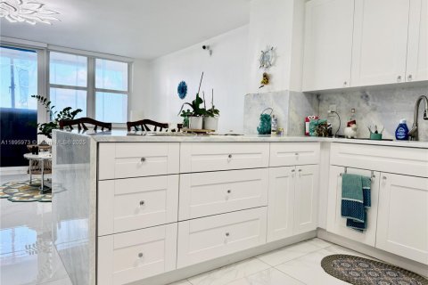 Condominio en alquiler en Hallandale Beach, Florida, 1 dormitorio, 77.29 m2 № 1950283 - foto 17