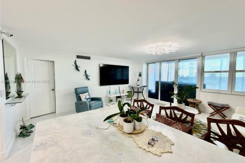 Condominio en alquiler en Hallandale Beach, Florida, 1 dormitorio, 77.29 m2 № 1950283 - foto 21