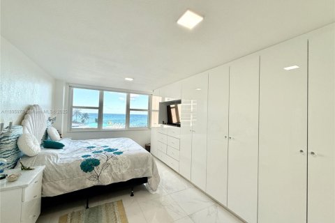 Condominio en alquiler en Hallandale Beach, Florida, 1 dormitorio, 77.29 m2 № 1950283 - foto 27