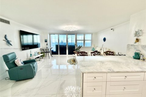 Condominio en alquiler en Hallandale Beach, Florida, 1 dormitorio, 77.29 m2 № 1950283 - foto 20