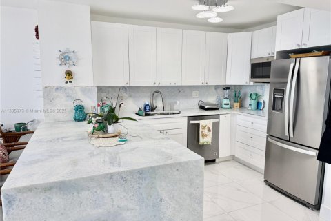 Condominio en alquiler en Hallandale Beach, Florida, 1 dormitorio, 77.29 m2 № 1950283 - foto 14