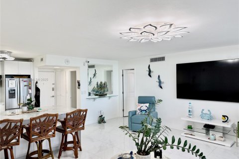 Condominio en alquiler en Hallandale Beach, Florida, 1 dormitorio, 77.29 m2 № 1950283 - foto 9
