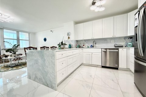 Condominio en alquiler en Hallandale Beach, Florida, 1 dormitorio, 77.29 m2 № 1950283 - foto 16