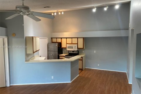 Condo in Sunrise, Florida, 2 bedrooms  № 2041811 - photo 6