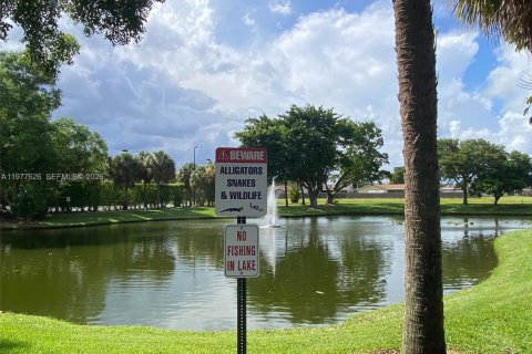 Condo in Sunrise, Florida, 2 bedrooms  № 2041811 - photo 13