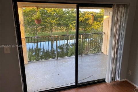 Condo in Sunrise, Florida, 2 bedrooms  № 2041811 - photo 3